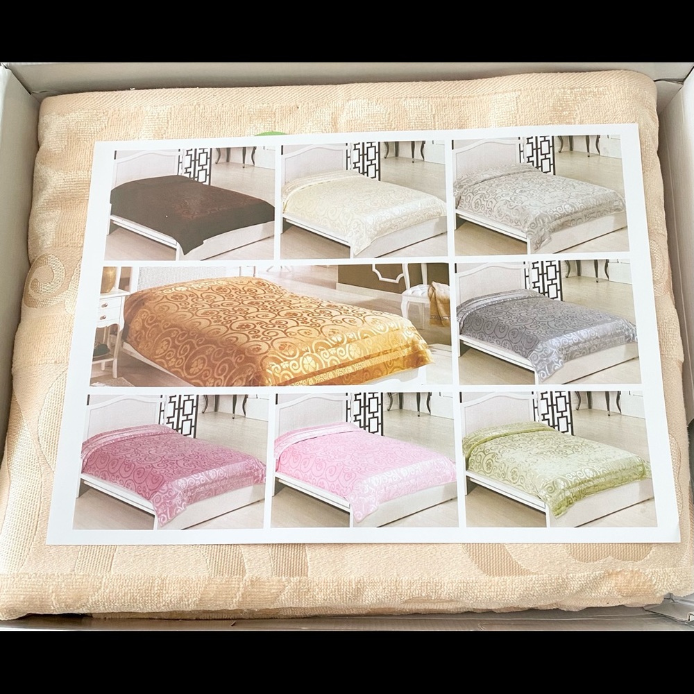 New bed covers ! Never used with tag in box !